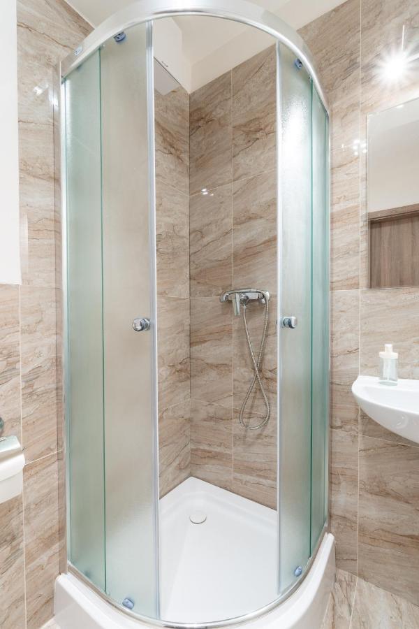 Brand New Studio Apartment #31 In Brand New Building With Free Parking In The Center Prag Dış mekan fotoğraf