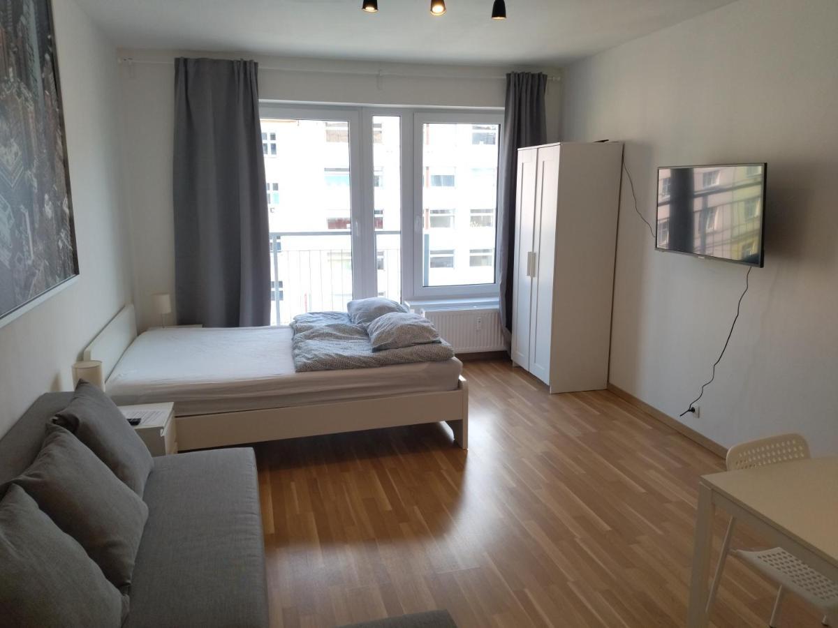 Brand New Studio Apartment #31 In Brand New Building With Free Parking In The Center Prag Dış mekan fotoğraf